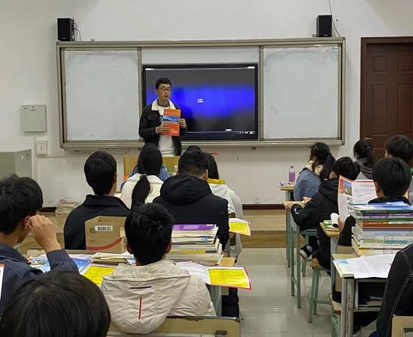 de8f9f5419524bababb78dfe6a9a3ec